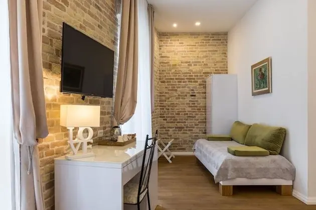 Deluxe Double Room (Extra Bed)-201