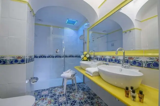 Deluxe Tek Büyük Yataklı Oda, Deniz Manzaralı