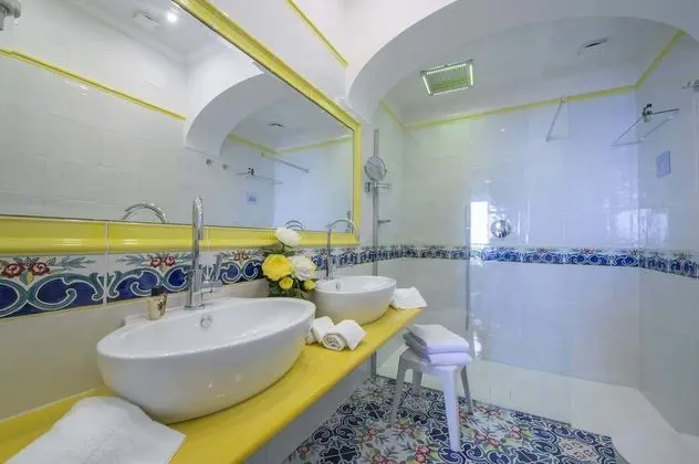 Deluxe Tek Büyük Yataklı Oda, Deniz Manzaralı