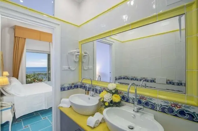 Deluxe Tek Büyük Yataklı Oda, Deniz Manzaralı