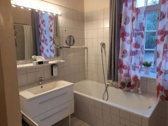 Süit, 1 En Büyük (King) Boy Yatak, Küvet