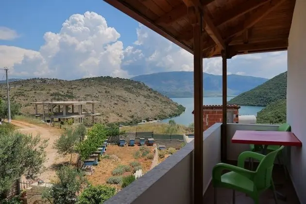 Üç Kişilik Oda, Balkon