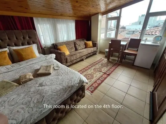 Üç Kişilik Oda