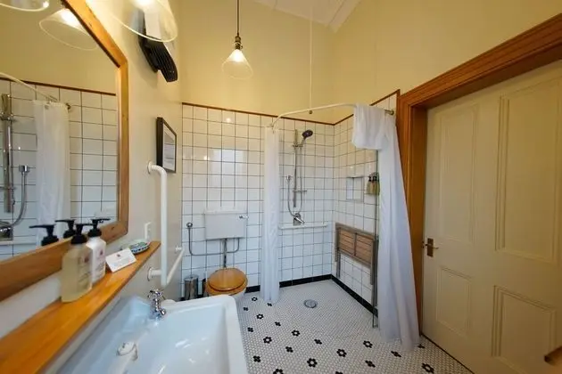 Superior Oda, 1 En Büyük (King) Boy Yatak, Engellilere Uygun (Queen Room with Shower: Victoria)