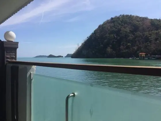 Üç Kişilik Oda, Deniz Manzaralı