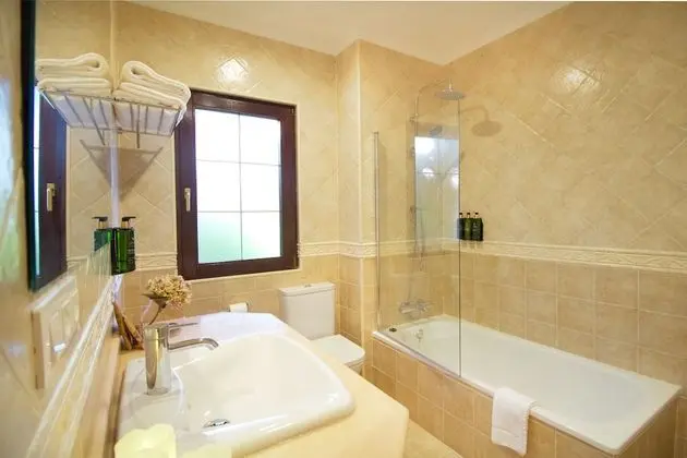 Superior Üç Kişilik Oda, Banyolu/Duşlu