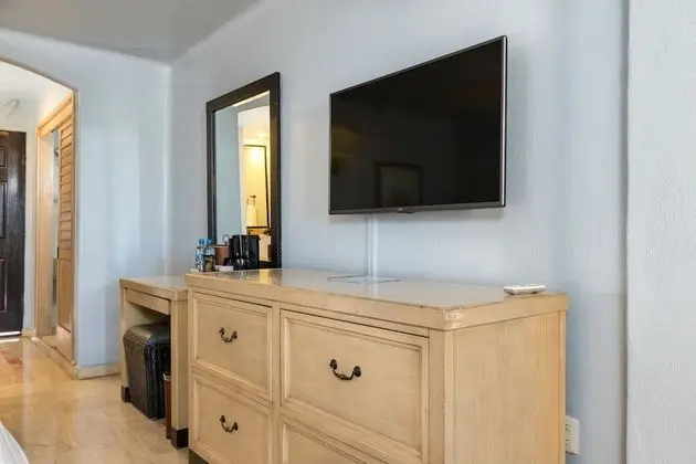 Deluxe Tek Büyük Yataklı Oda, 2 Büyük (Queen) Boy Yatak, Balkon, Havuz Manzaralı