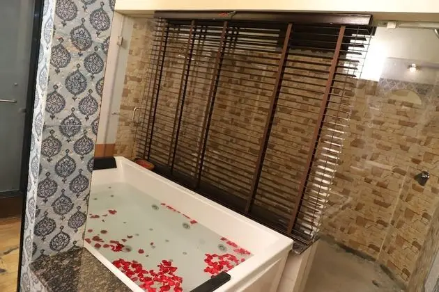 Honeymoon Tek Büyük Yataklı Oda