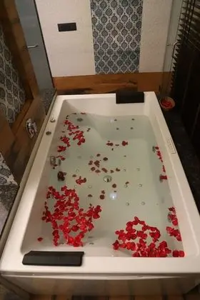 Luxury Tek Büyük Yataklı Oda