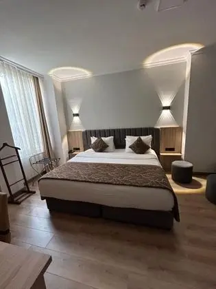Aile Odası, Bahçe Manzaralı