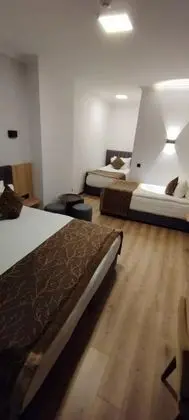 Aile Odası, Bahçe Manzaralı
