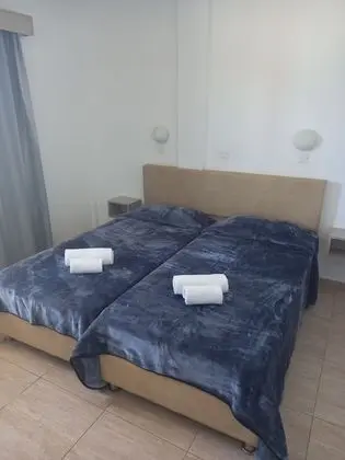 One Bedroom Apartment Inland View