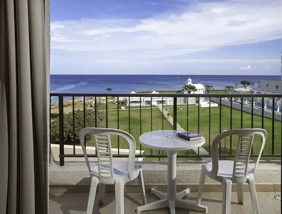 One Bedroom Apartment Inland View