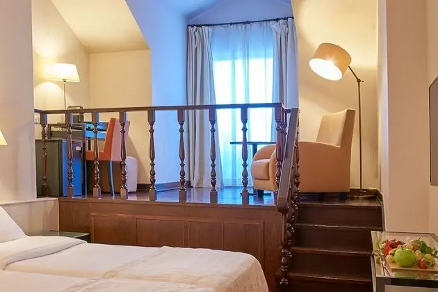 Stüdyo, Havuz Manzaralı