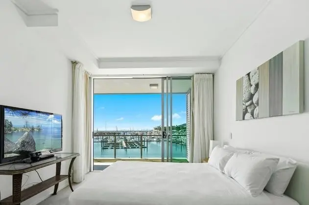 2 Bedroom 2 Bathroom Waterfront Apartment