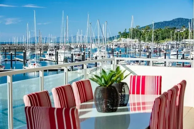 2 Bedroom 2 Bathroom Waterfront Apartment