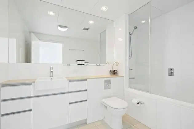 2 Bedroom 2 Bathroom Waterfront Apartment