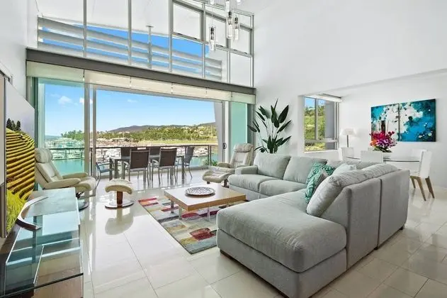 3 Bedroom 2 Bathroom Waterfront Apartment
