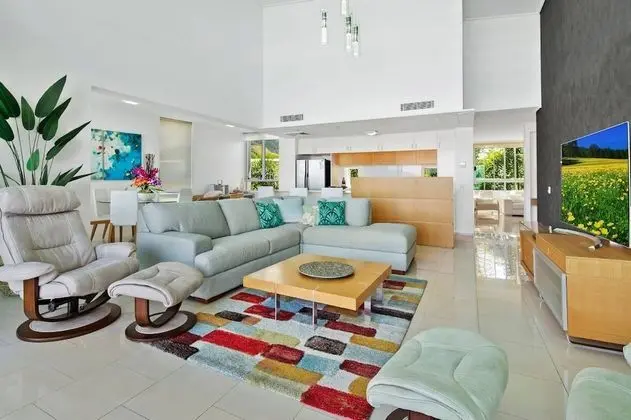 3 Bedroom 2 Bathroom Waterfront Apartment