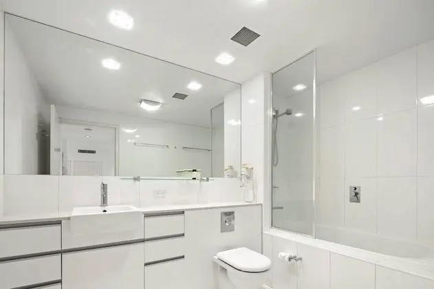 3 Bedroom 2 Bathroom Waterfront Apartment