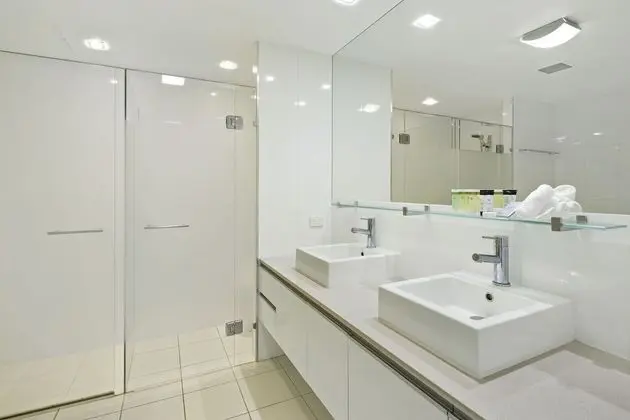 3 Bedroom 2 Bathroom Waterfront Apartment