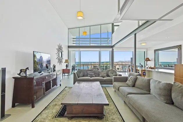 4 Bedroom 3 Bathroom Waterfront Loft Penthouse