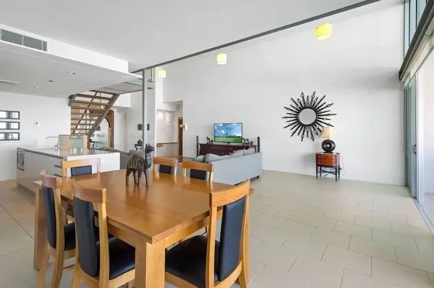 4 Bedroom 3 Bathroom Waterfront Loft Penthouse
