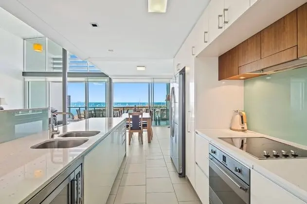 4 Bedroom 3 Bathroom Waterfront Loft Penthouse