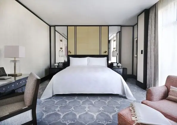 Superior Room, 1 King Bed