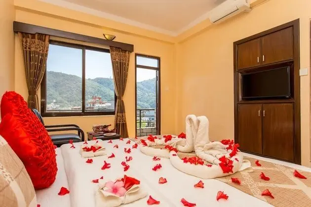 Honeymoon Tek Büyük Yataklı Oda