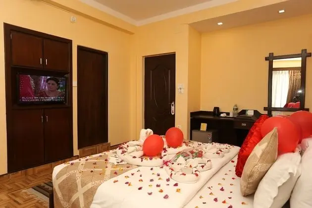 Honeymoon Tek Büyük Yataklı Oda