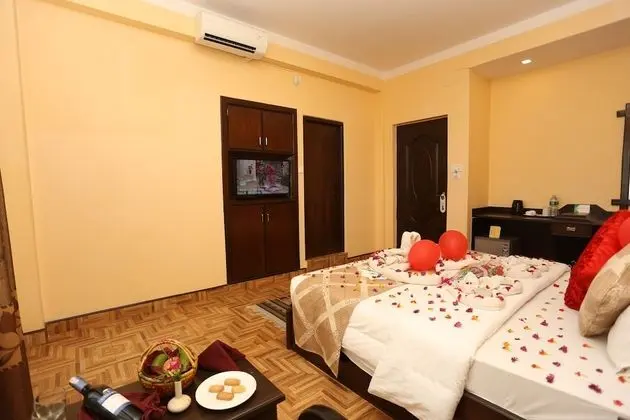 Honeymoon Tek Büyük Yataklı Oda