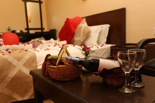 Honeymoon Tek Büyük Yataklı Oda
