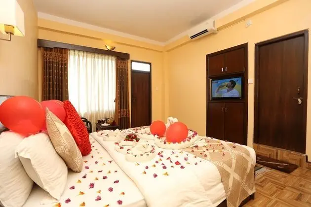 Honeymoon Tek Büyük Yataklı Oda