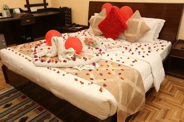 Honeymoon Tek Büyük Yataklı Oda