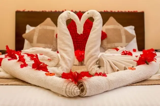 Honeymoon Tek Büyük Yataklı Oda