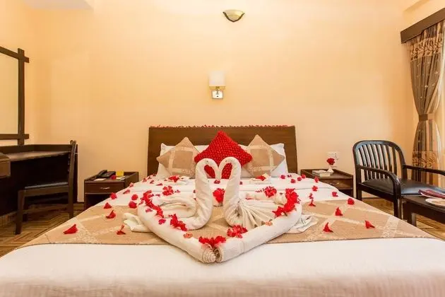 Honeymoon Tek Büyük Yataklı Oda
