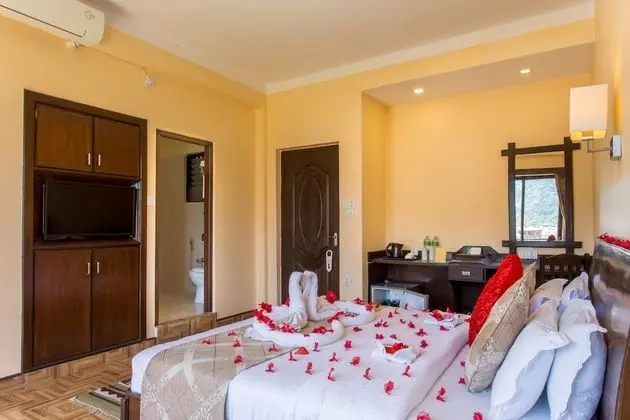 Honeymoon Tek Büyük Yataklı Oda