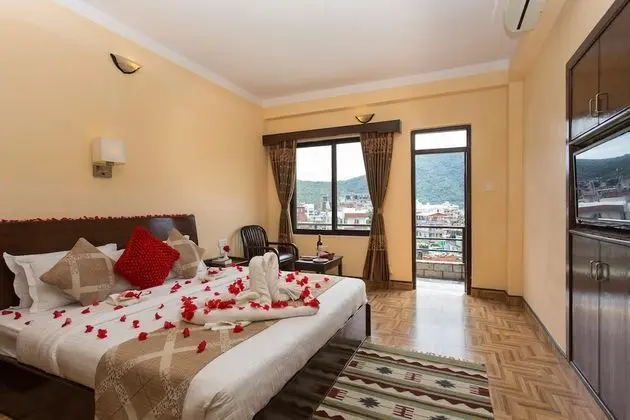 Honeymoon Tek Büyük Yataklı Oda