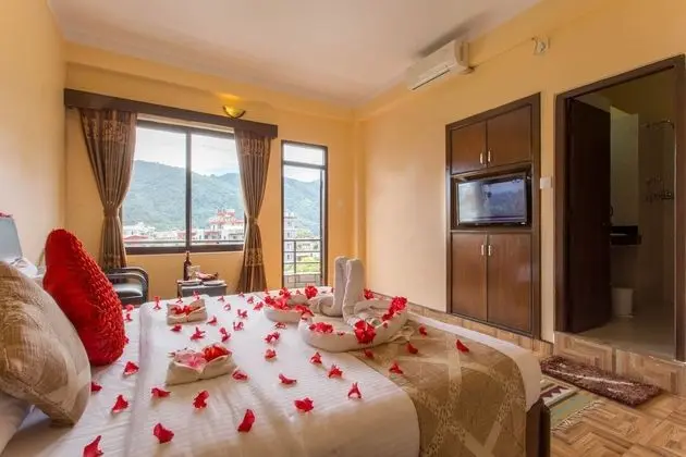 Honeymoon Tek Büyük Yataklı Oda