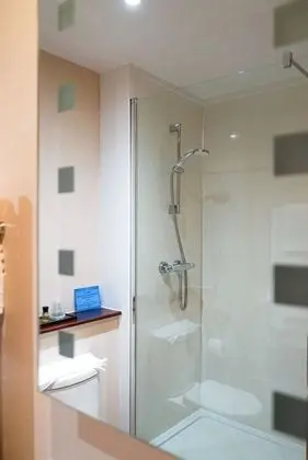 Standard Tek Büyük veya İki Ayrı Yataklı Oda, 1 Çift Kişilik veya 2 Tek Kişilik Yatak