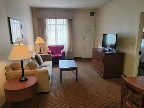 Queen Suite (2 Queen Beds)