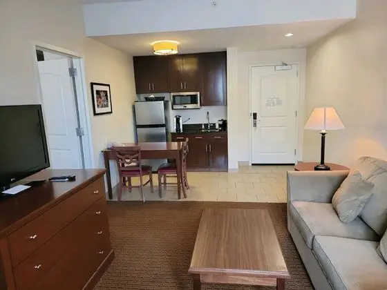 Queen Suite (2 Queen Beds)