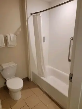 Queen Suite (2 Queen Beds)