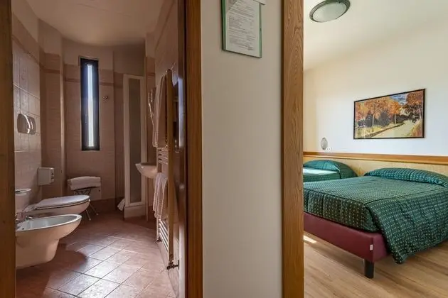 Büyük Yataklı Tek Kişilik Oda