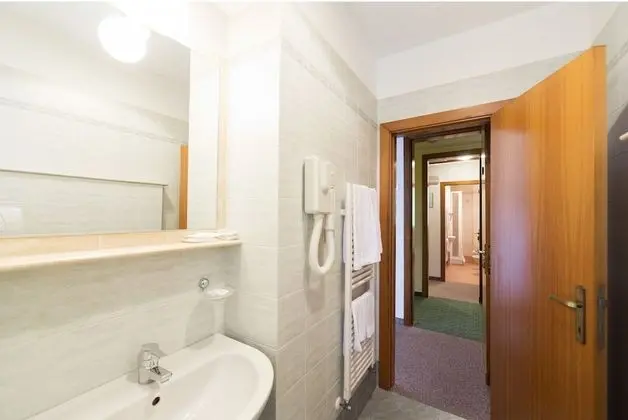 Büyük Yataklı Tek Kişilik Oda