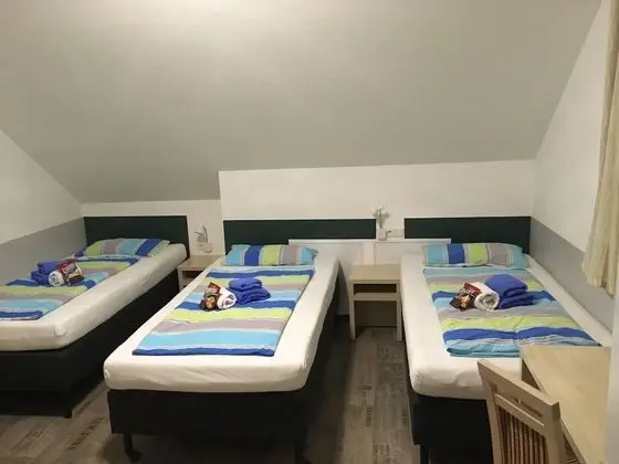 Üç Kişilik Oda