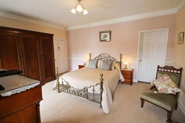 King Room (Oak)