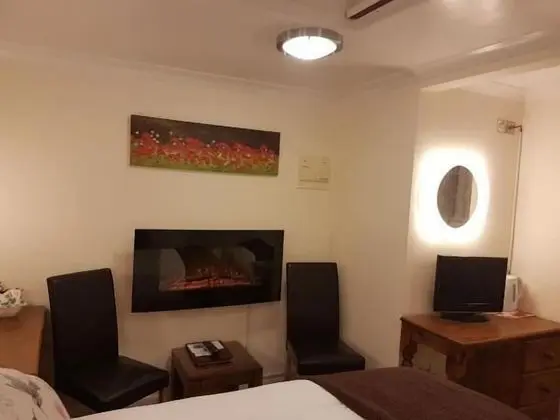 Üç Kişilik Oda