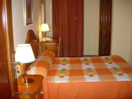 Büyük Yataklı Tek Kişilik Oda, Dağ Manzaralı